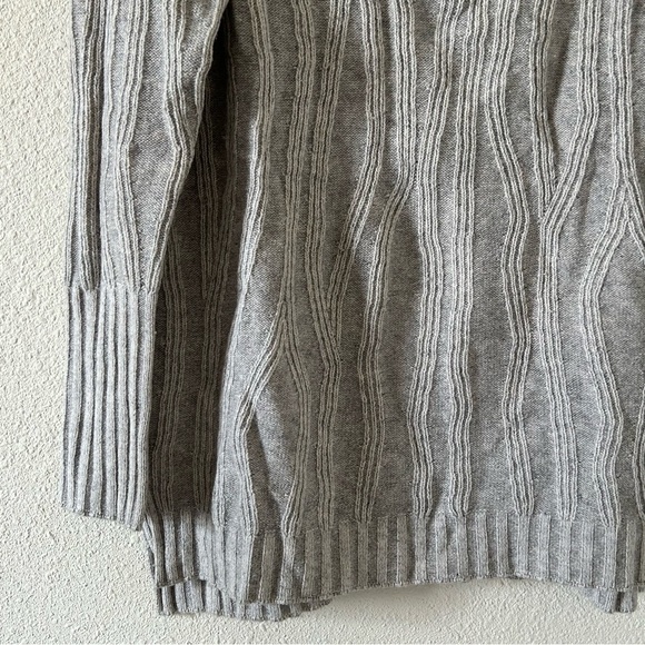 VINCE Wool Cashmere Blend 3-D Waterfall Stripe Knit Flaw Sweater Women Sz Medium - Picture 2 of 9